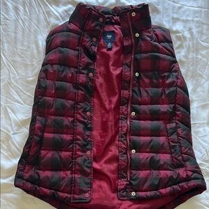 Gap Red and Black Plaid Puffer Vest